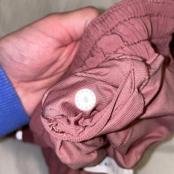 Lululemon Hotty Hot Low-Rise Short 4” - Picture 4 of 5